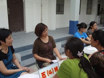 雙河新村小學舉辦“教育咨詢暖人心，家校共育促成長”教育咨詢服務活動